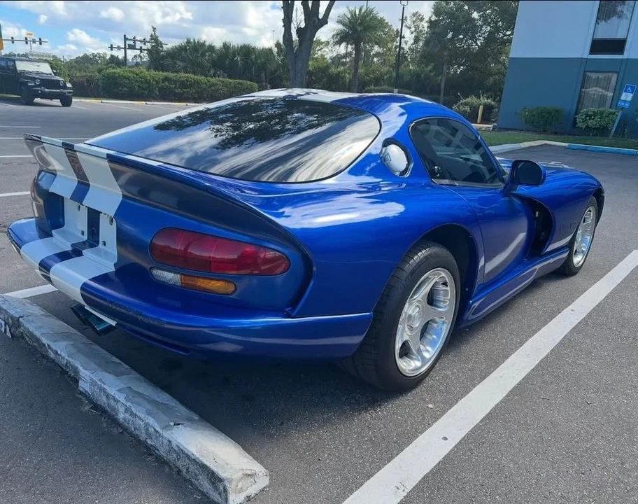 1996 Dodge Viper GTS 2nd Gen - Image 2 of 5