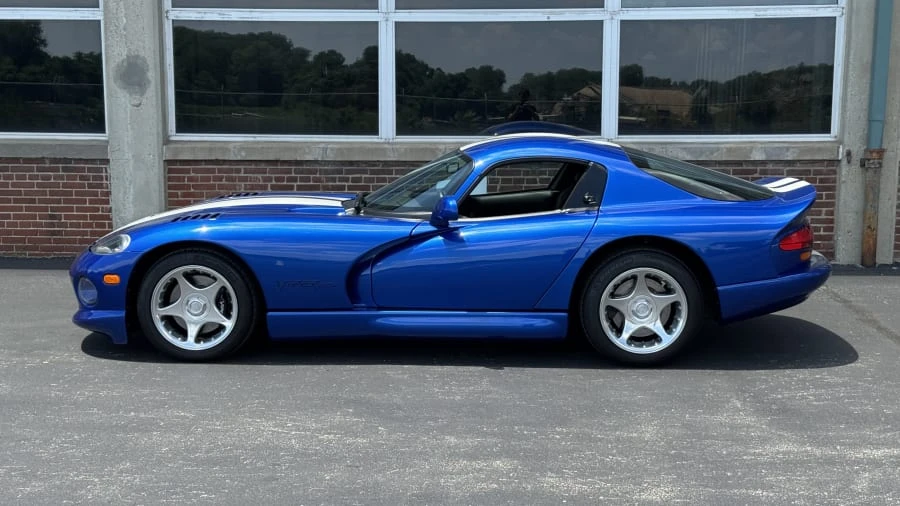 1996 Dodge Viper GTS 2nd Gen - Image 2 of 9