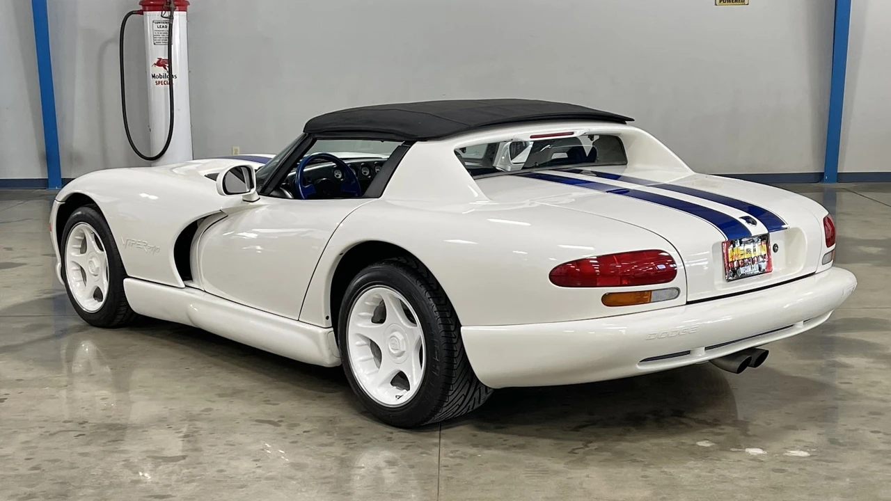 1996 Dodge Viper 2nd Gen - Image 2 of 11