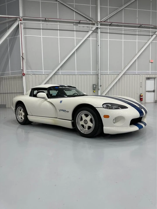1996 Dodge Viper 2nd Gen - Image 2 of 11