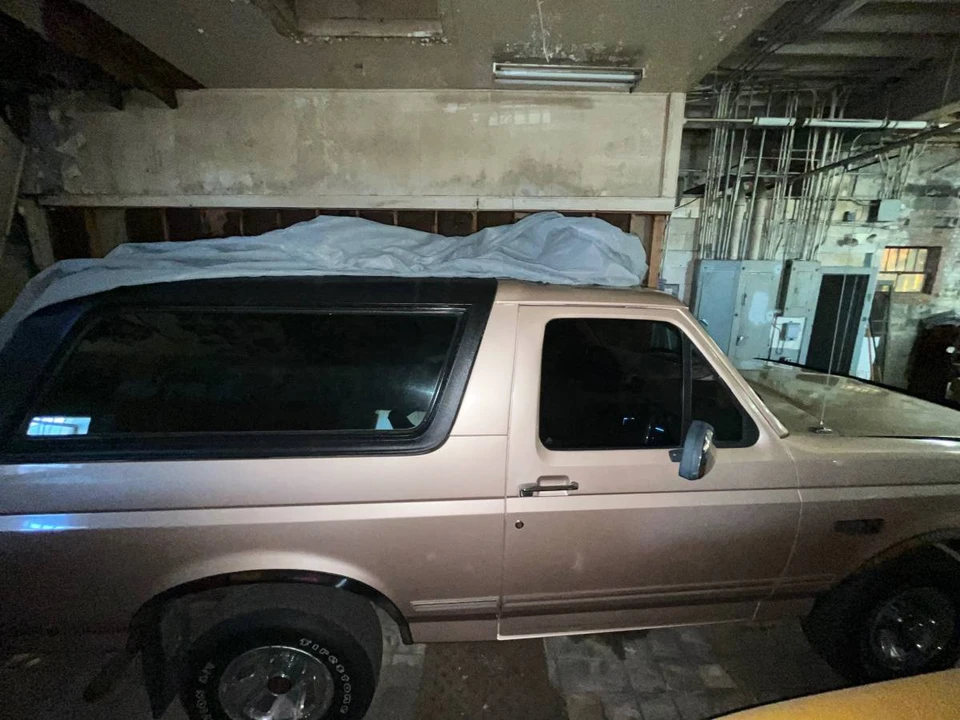 1996 Ford Bronco 5th Gen - Image 2 of 13