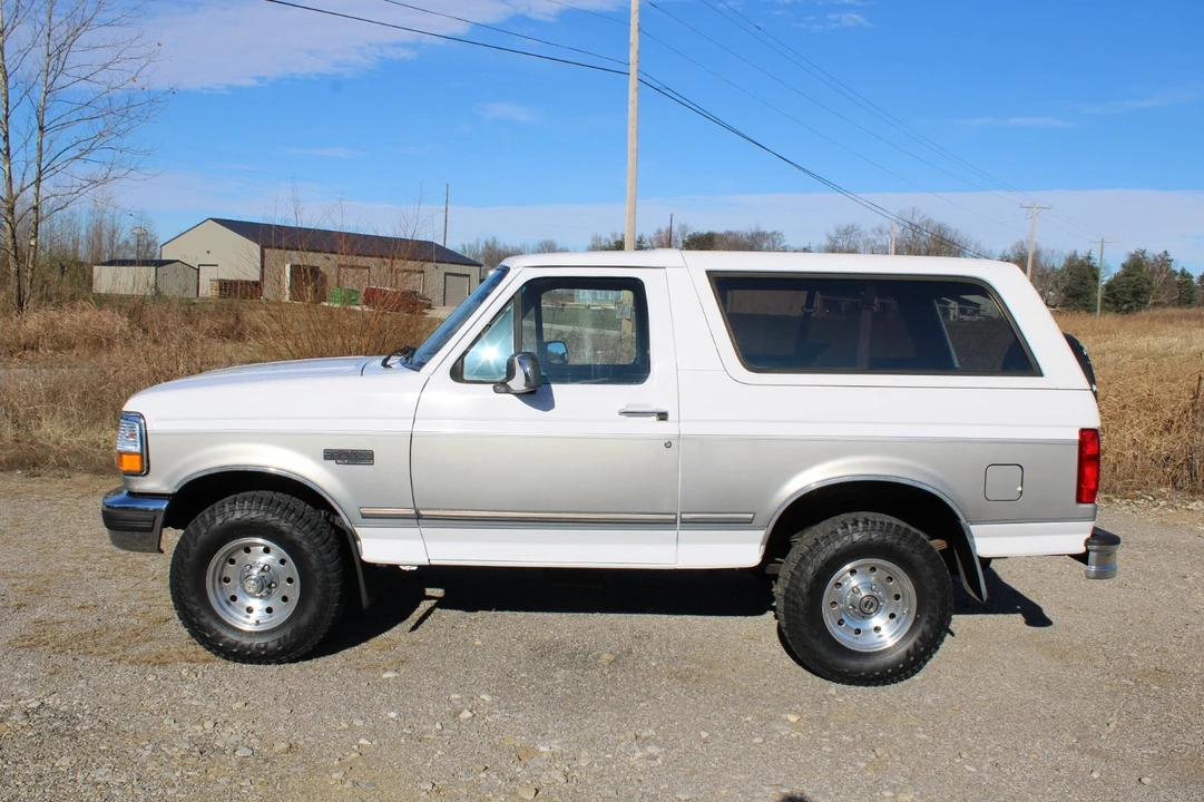 1996 Ford Bronco 5th Gen - Image 2 of 18