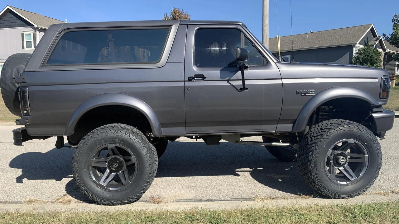 1996 Ford Bronco 5th Gen - Image 2 of 16