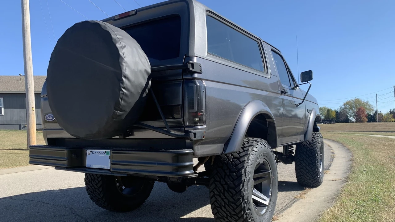 1996 Ford Bronco 5th Gen - Image 3 of 16