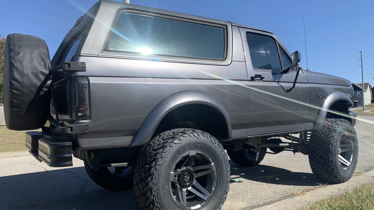 1996 Ford Bronco 5th Gen - Image 13 of 16