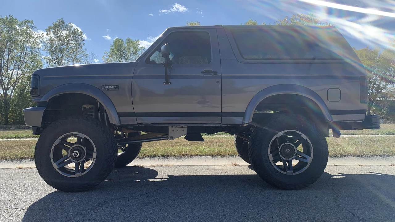 1996 Ford Bronco 5th Gen - Image 15 of 16