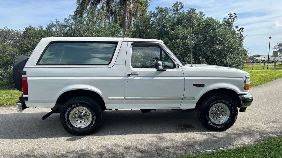 1996 Ford Bronco 5th Gen - Image 2 of 16
