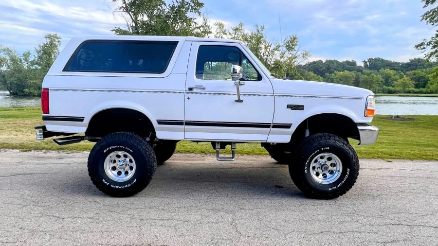 1996 Ford Bronco 5th Gen - Image 2 of 17