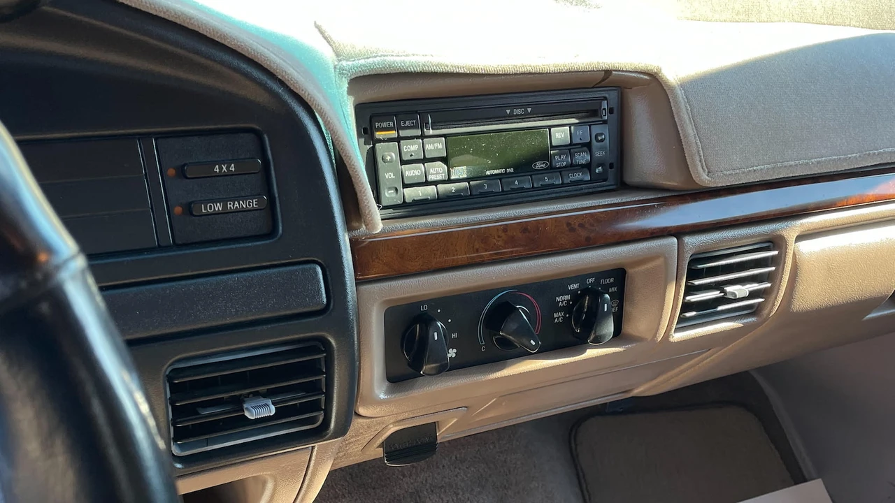 1996 Ford Bronco 5th Gen - Image 6 of 11
