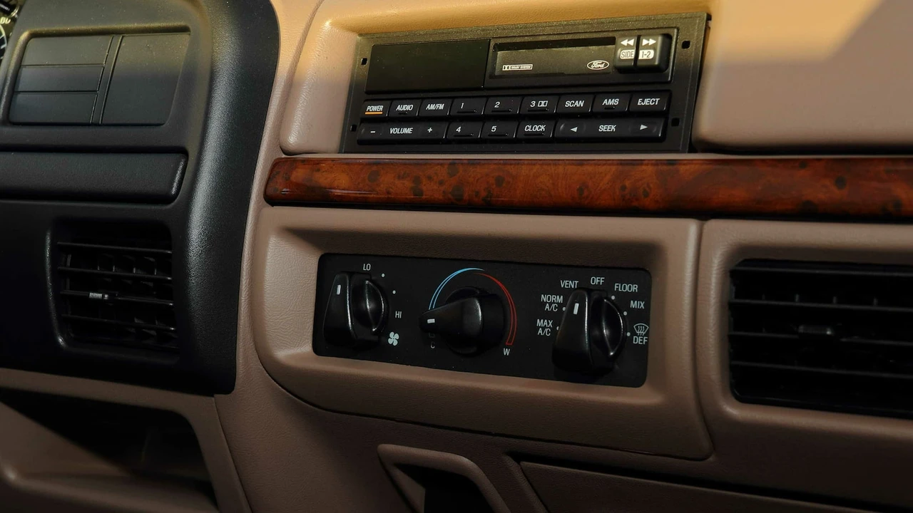 1996 Ford Bronco 5th Gen - Image 25 of 29
