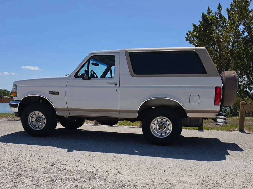 1996 Ford Bronco 5th Gen - Image 2 of 23
