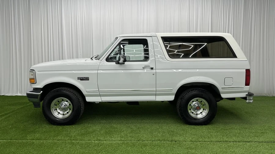 1996 Ford Bronco 5th Gen - Image 2 of 25