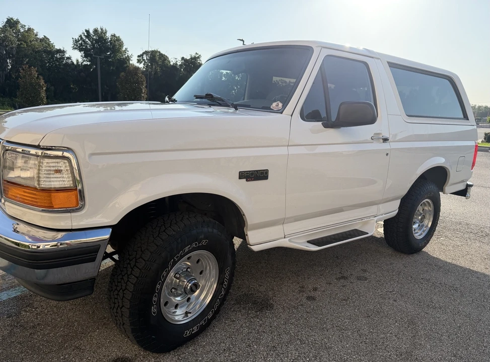 1996 Ford Bronco 5th Gen - Image 2 of 18