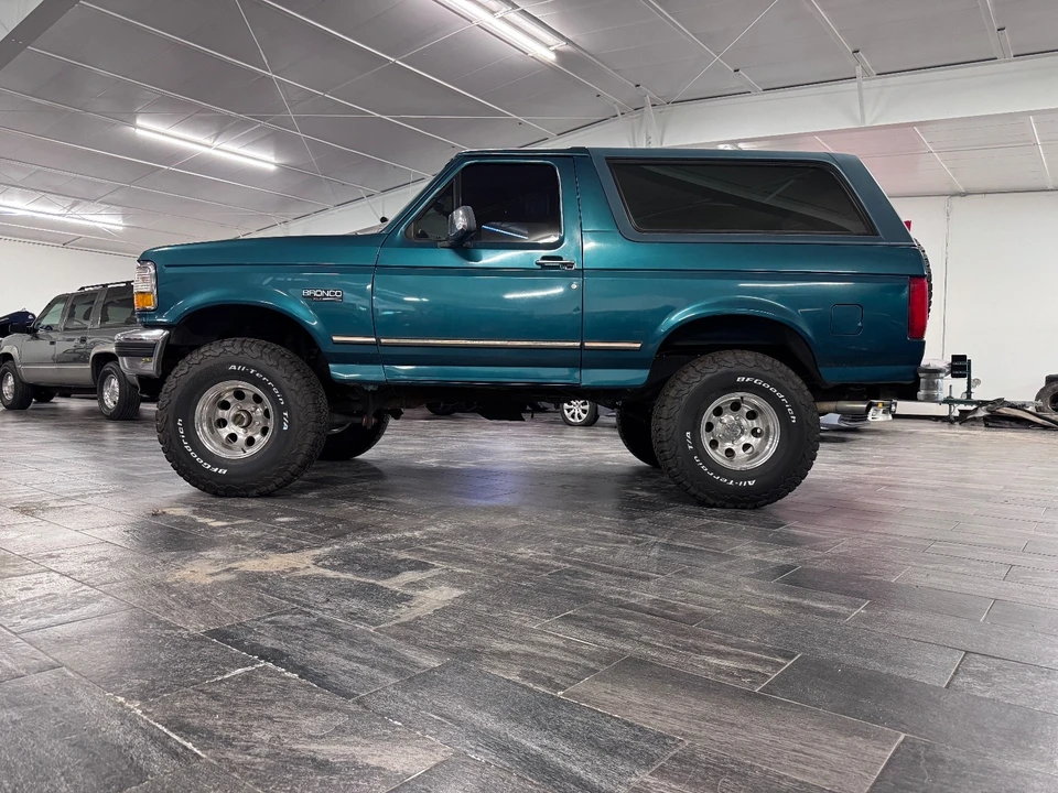 1996 Ford Bronco 5th Gen - Image 2 of 21