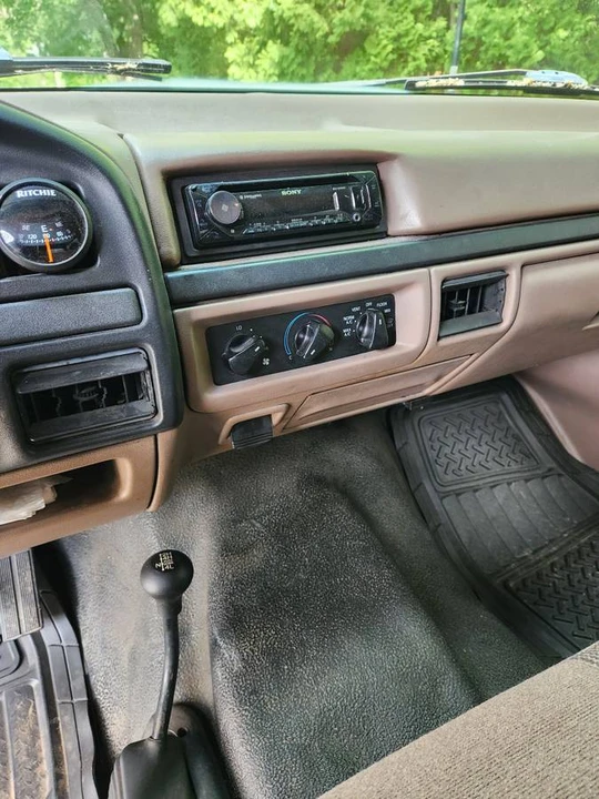1996 Ford Bronco - Image 17 of 24