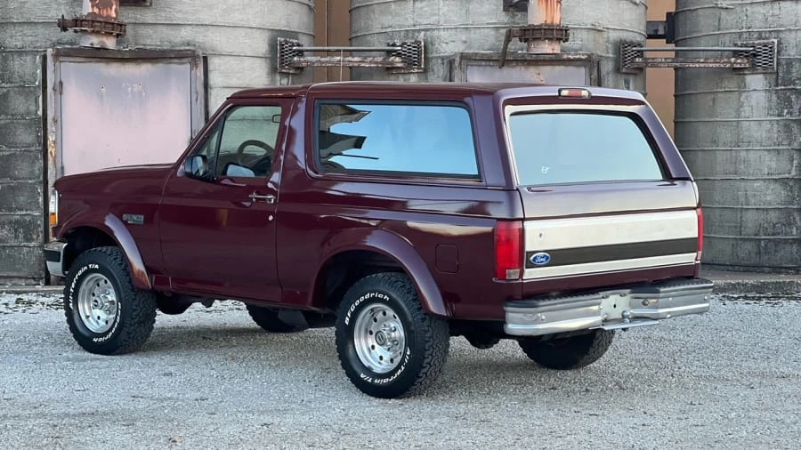 1996 Ford Bronco 5th Gen - Image 2 of 31