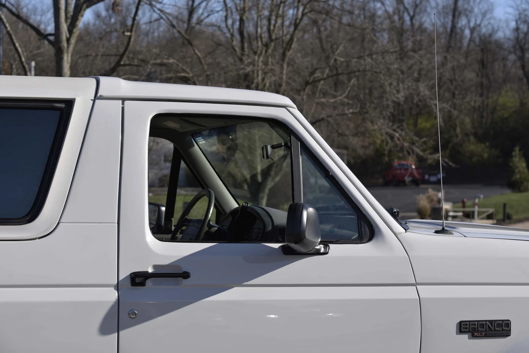 1996 Ford Bronco 5th Gen - Image 21 of 31