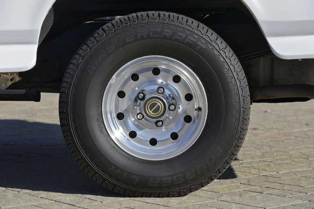 1996 Ford Bronco 5th Gen - Image 27 of 31