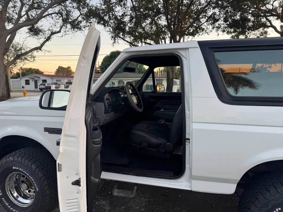 1996 Ford Bronco 5th Gen - Image 17 of 21