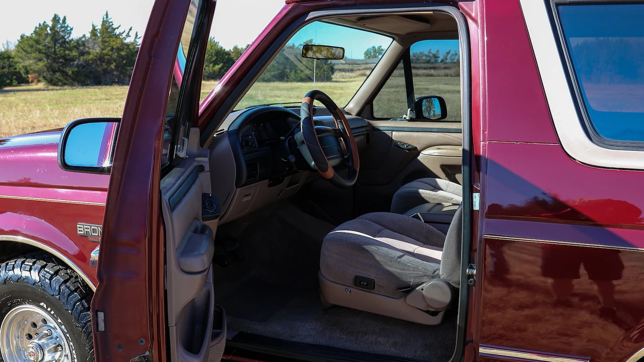 1996 Ford Bronco 5th Gen - Image 8 of 21