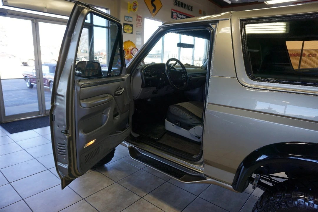 1996 Ford Bronco 5th Gen - Image 19 of 21