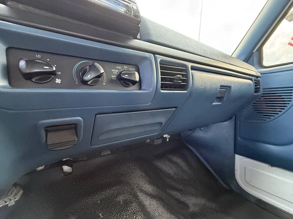 1996 Ford Bronco 5th Gen - Image 27 of 31
