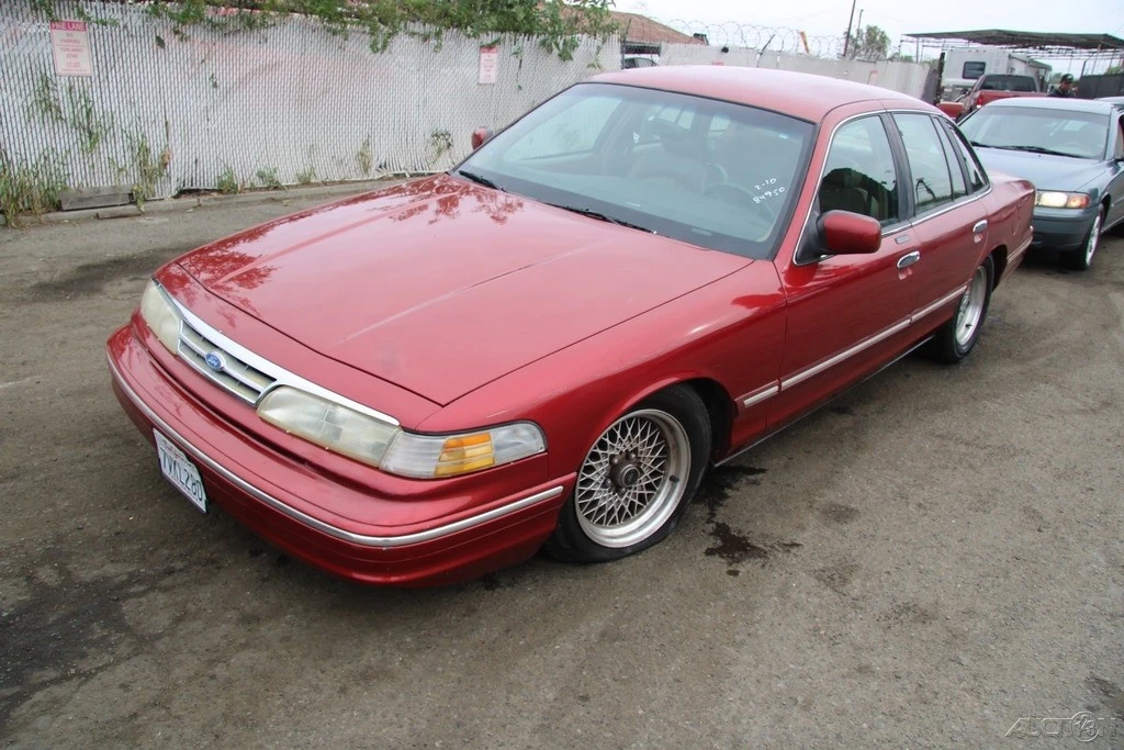 1996 Ford Crown Victoria - Image 9 of 21
