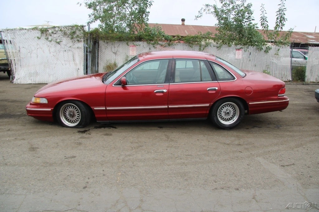 1996 Ford Crown Victoria - Image 8 of 21