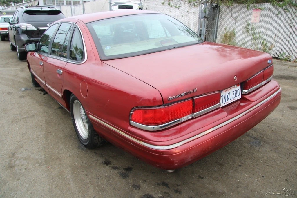 1996 Ford Crown Victoria - Image 7 of 21
