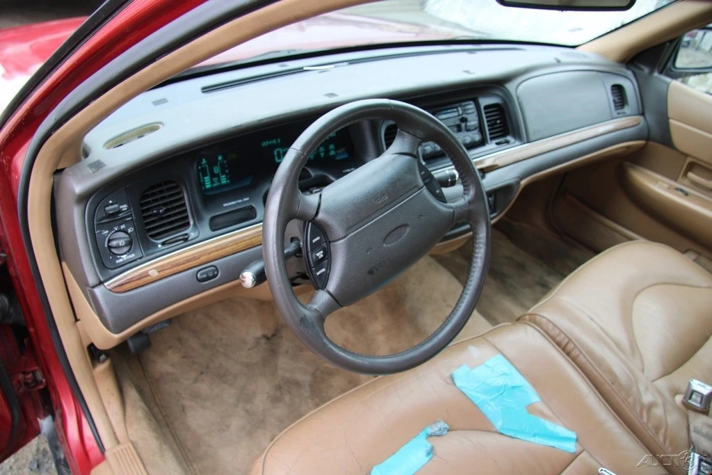 1996 Ford Crown Victoria - Image 15 of 21