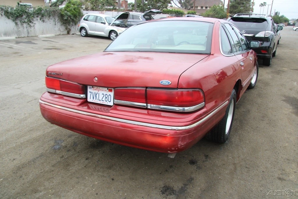 1996 Ford Crown Victoria - Image 5 of 21