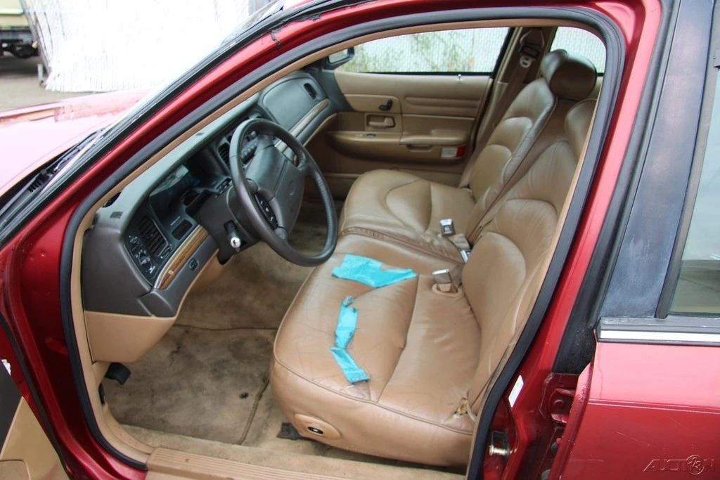 1996 Ford Crown Victoria - Image 14 of 21