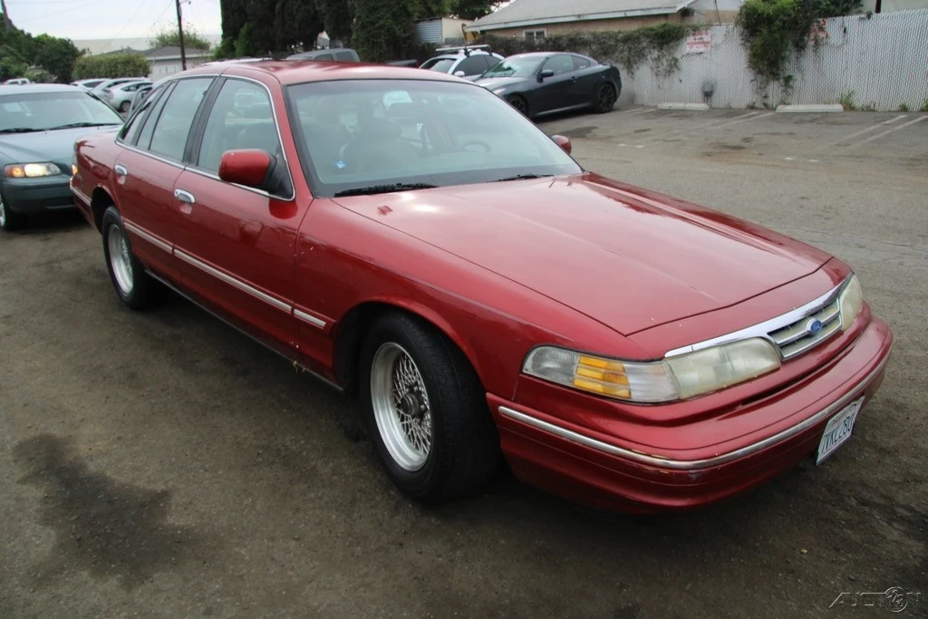 1996 Ford Crown Victoria - Image 2 of 21