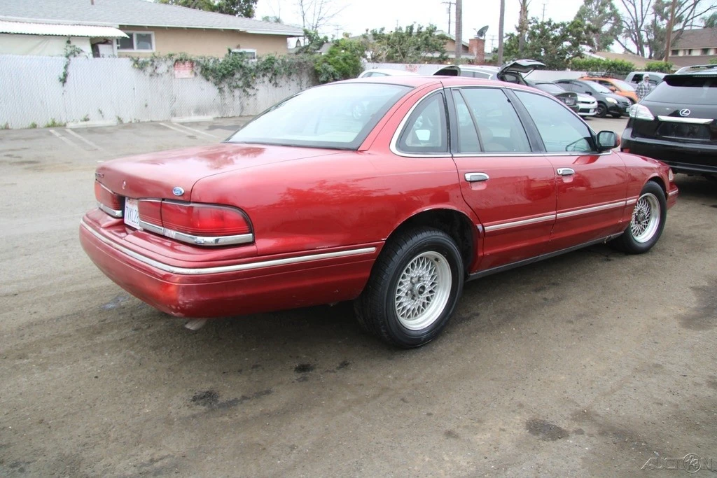 1996 Ford Crown Victoria - Image 4 of 21