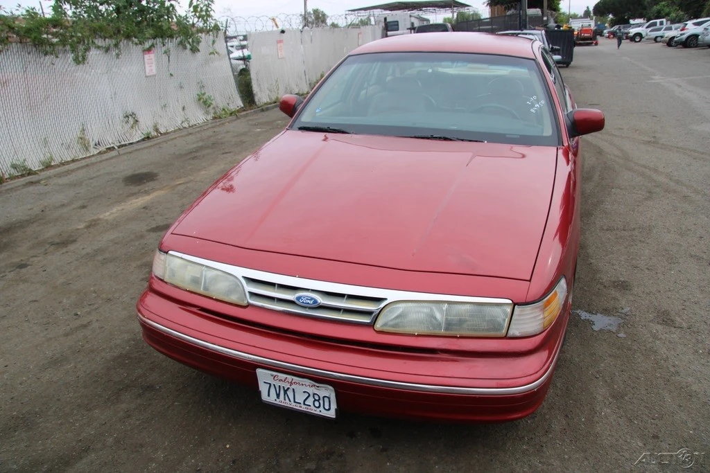 1996 Ford Crown Victoria - Image 10 of 21