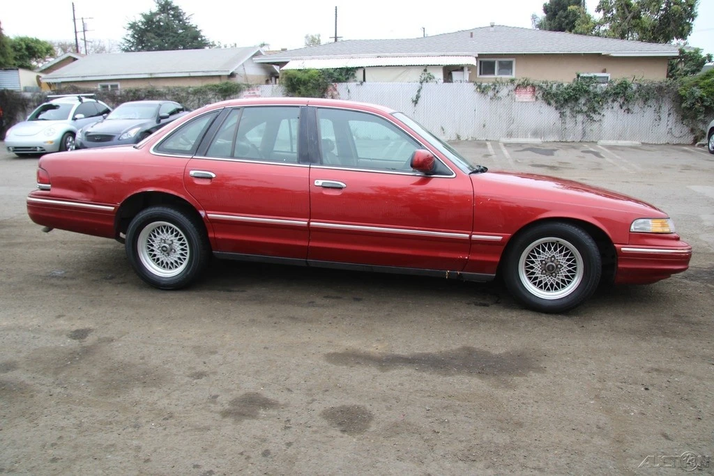 1996 Ford Crown Victoria - Image 3 of 21