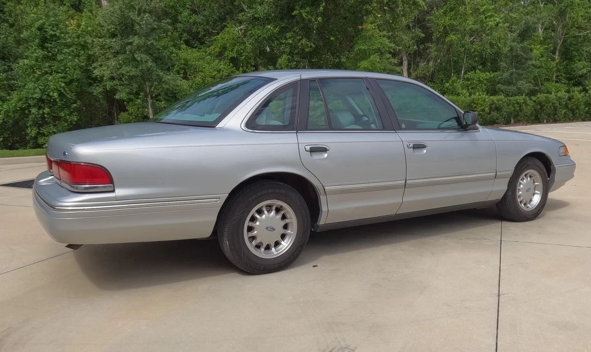 1996 Ford Crown Victoria - Image 20 of 22