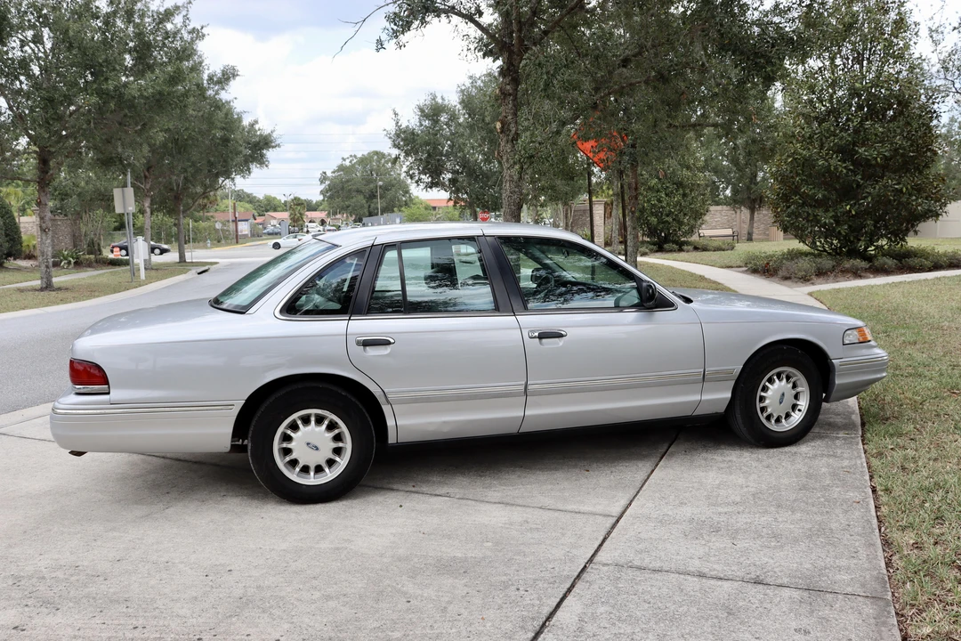 1996 Ford Crown Victoria - Image 19 of 22