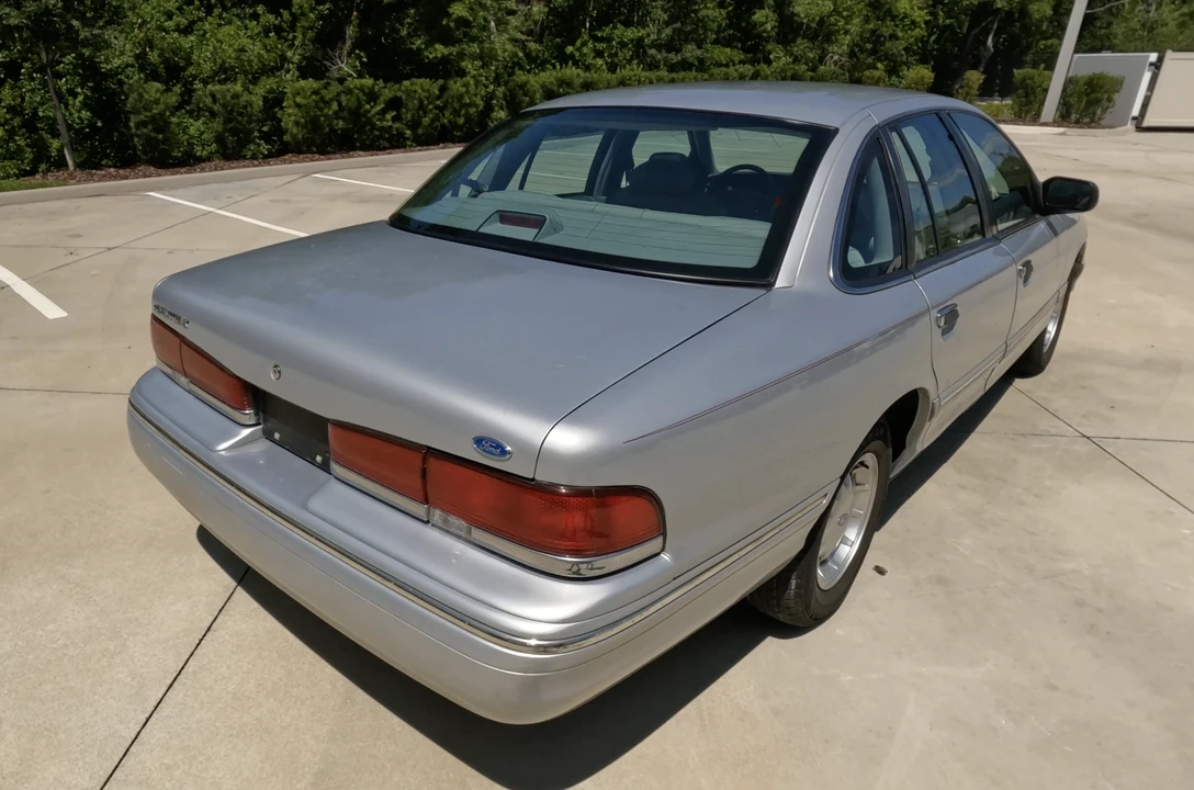 1996 Ford Crown Victoria - Image 18 of 22
