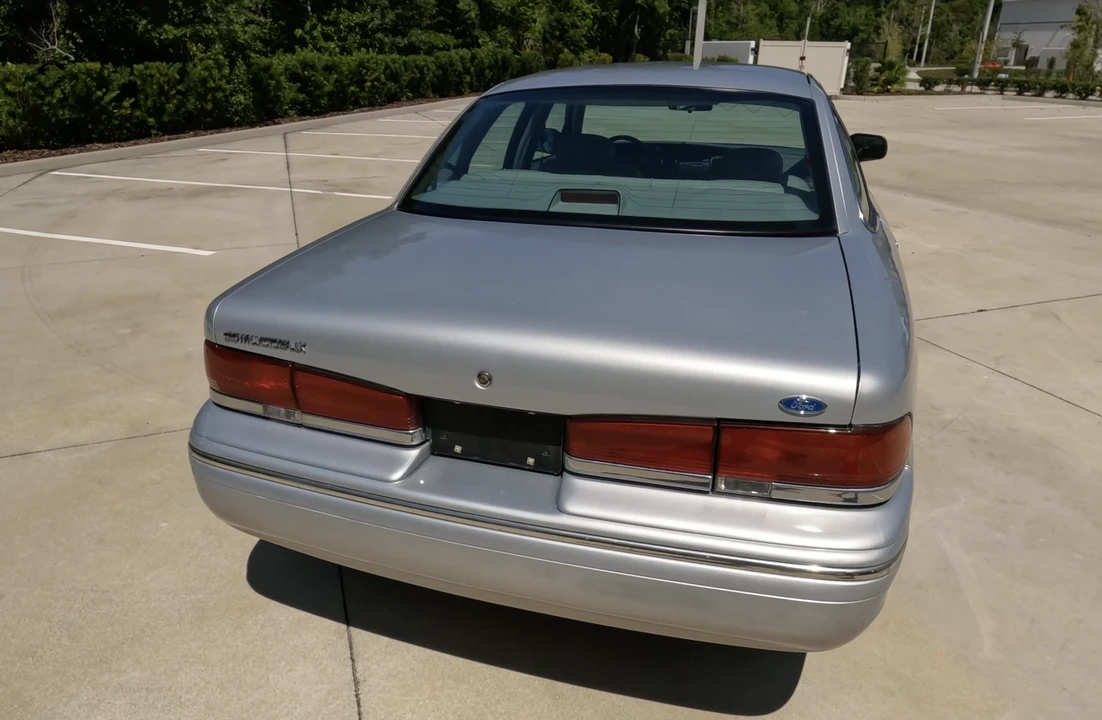 1996 Ford Crown Victoria - Image 15 of 22
