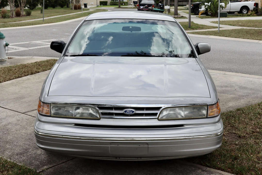 1996 Ford Crown Victoria - Image 2 of 22