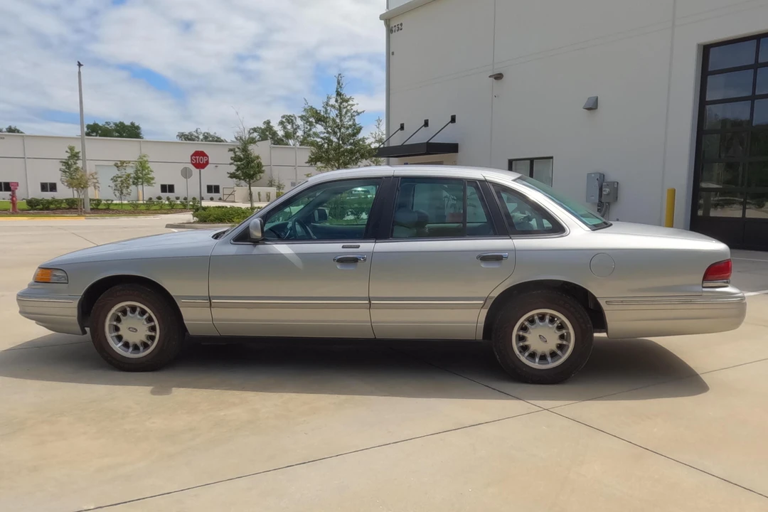 1996 Ford Crown Victoria - Image 3 of 22