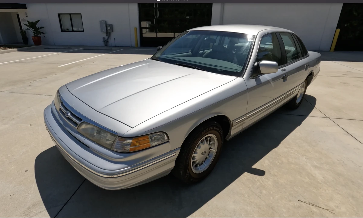 1996 Ford Crown Victoria - Image 8 of 22