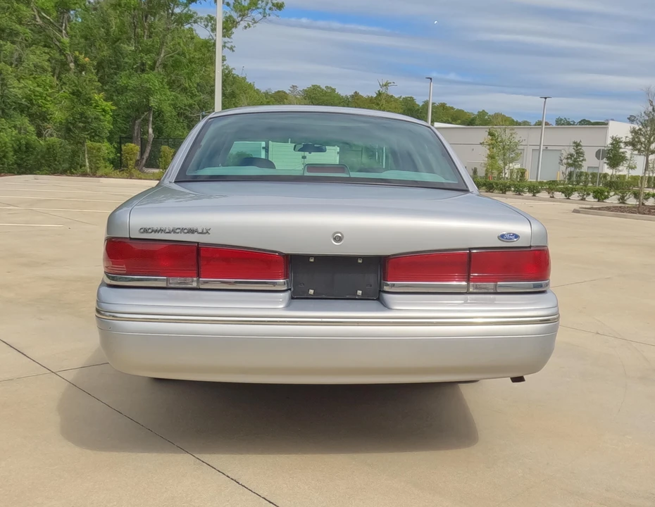 1996 Ford Crown Victoria - Image 14 of 22
