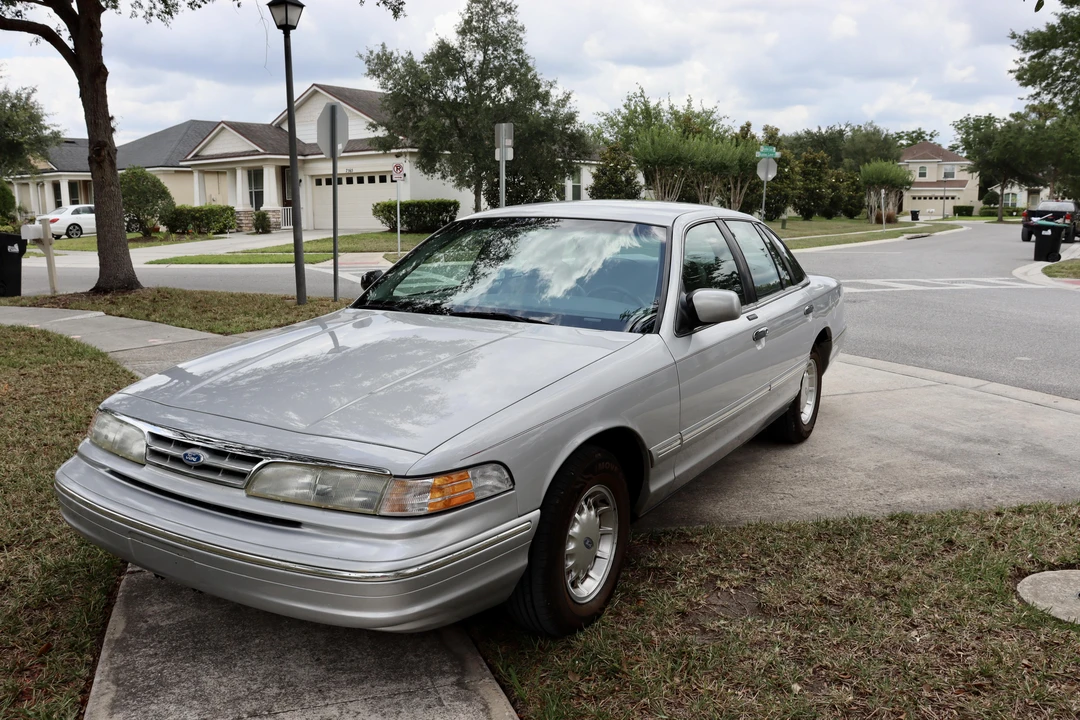 1996 Ford Crown Victoria - Image 7 of 22