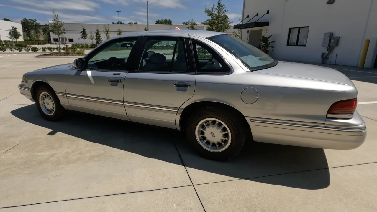 1996 Ford Crown Victoria - Image 9 of 22