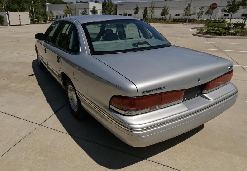 1996 Ford Crown Victoria - Image 12 of 22
