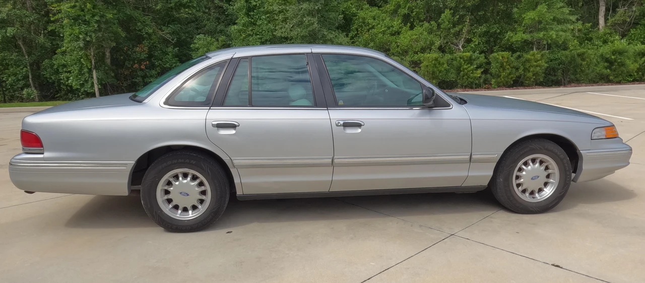 1996 Ford Crown Victoria - Image 21 of 22