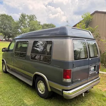 1996 Ford Econoline E150 Passenger Van