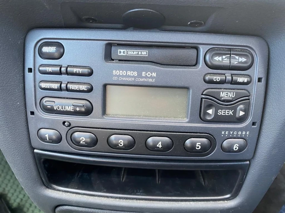 1996 Ford Escort - Image 10 of 16